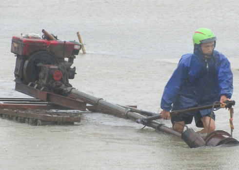 จังหวัดต่างๆริมฝั่งทะเลของเวียดนามแก้ไขผลเสียหายจากพายุเซินติงห์